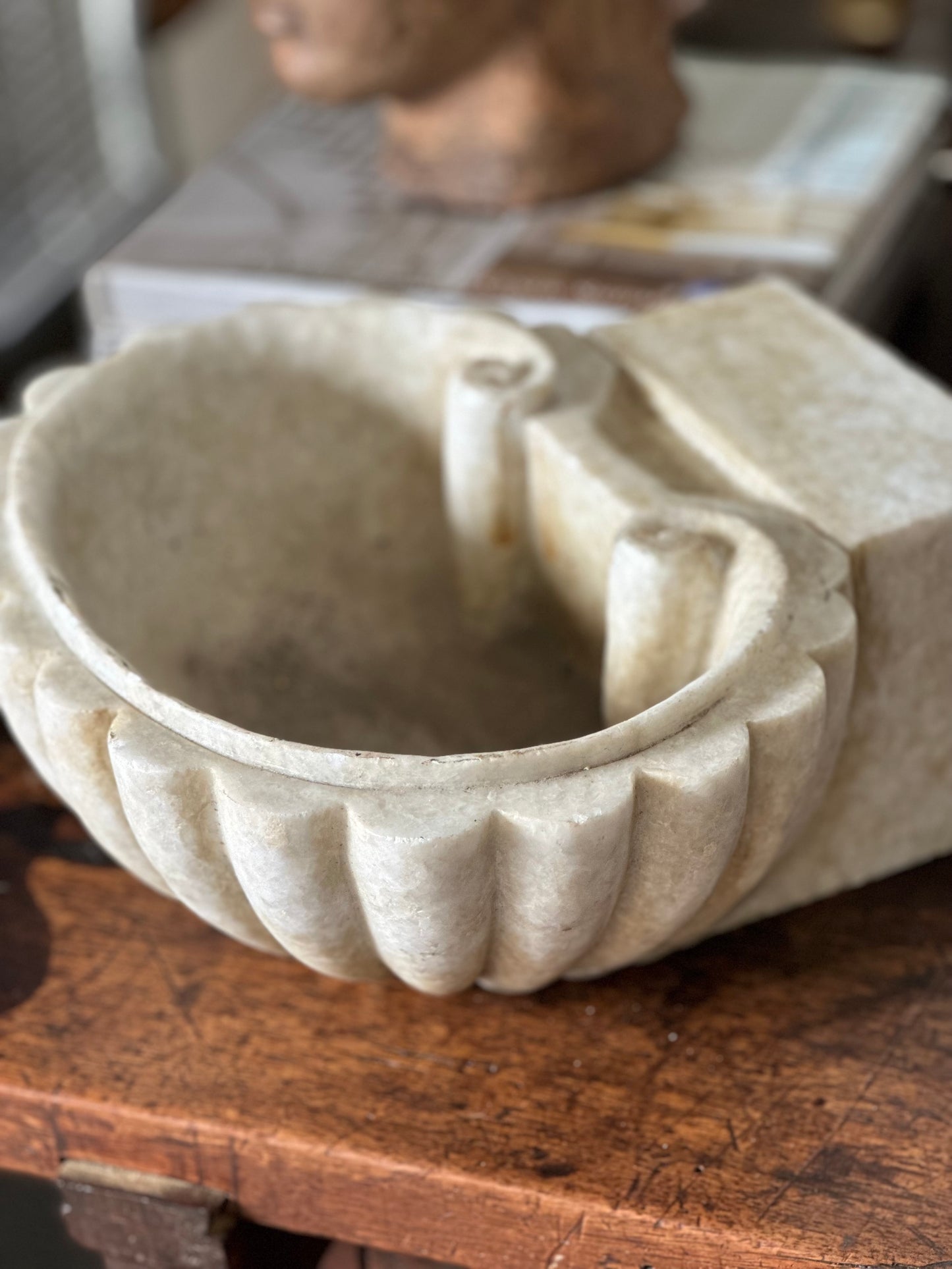 Italian Scalloped White Marble Font