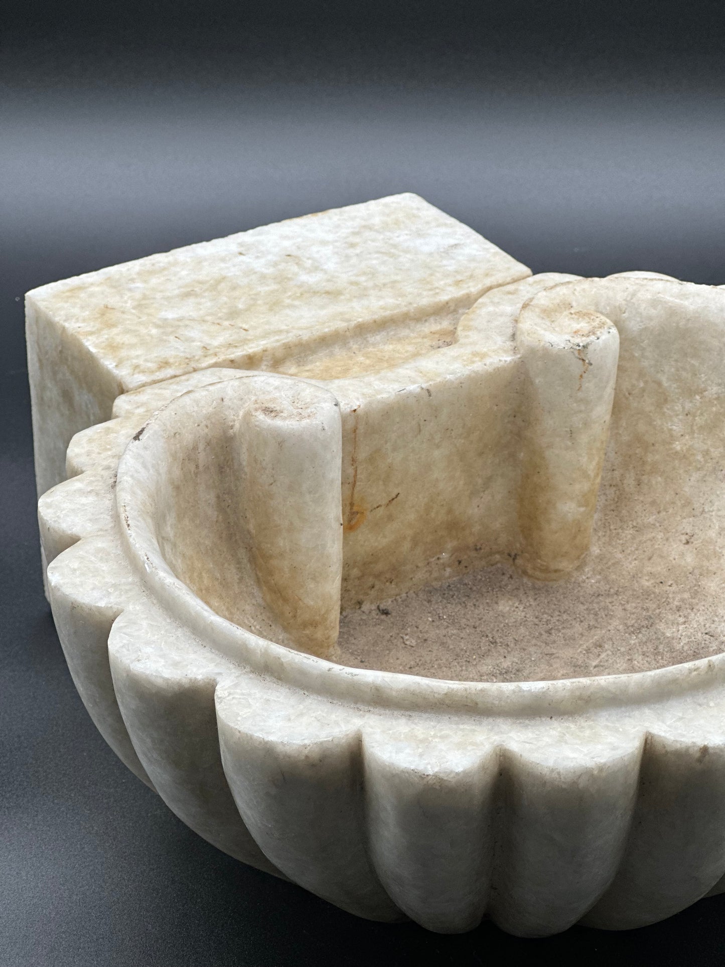 Italian Scalloped White Marble Font