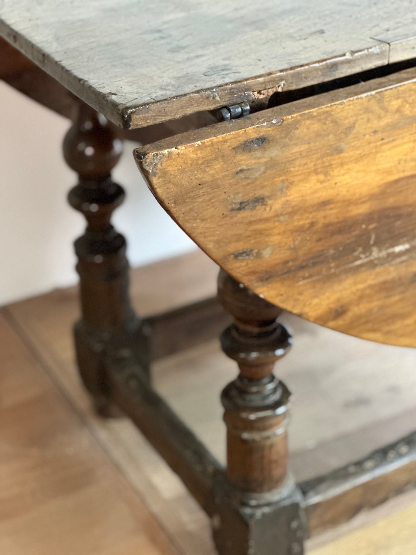 Tuscan Perugia Gate Leg Table c1760