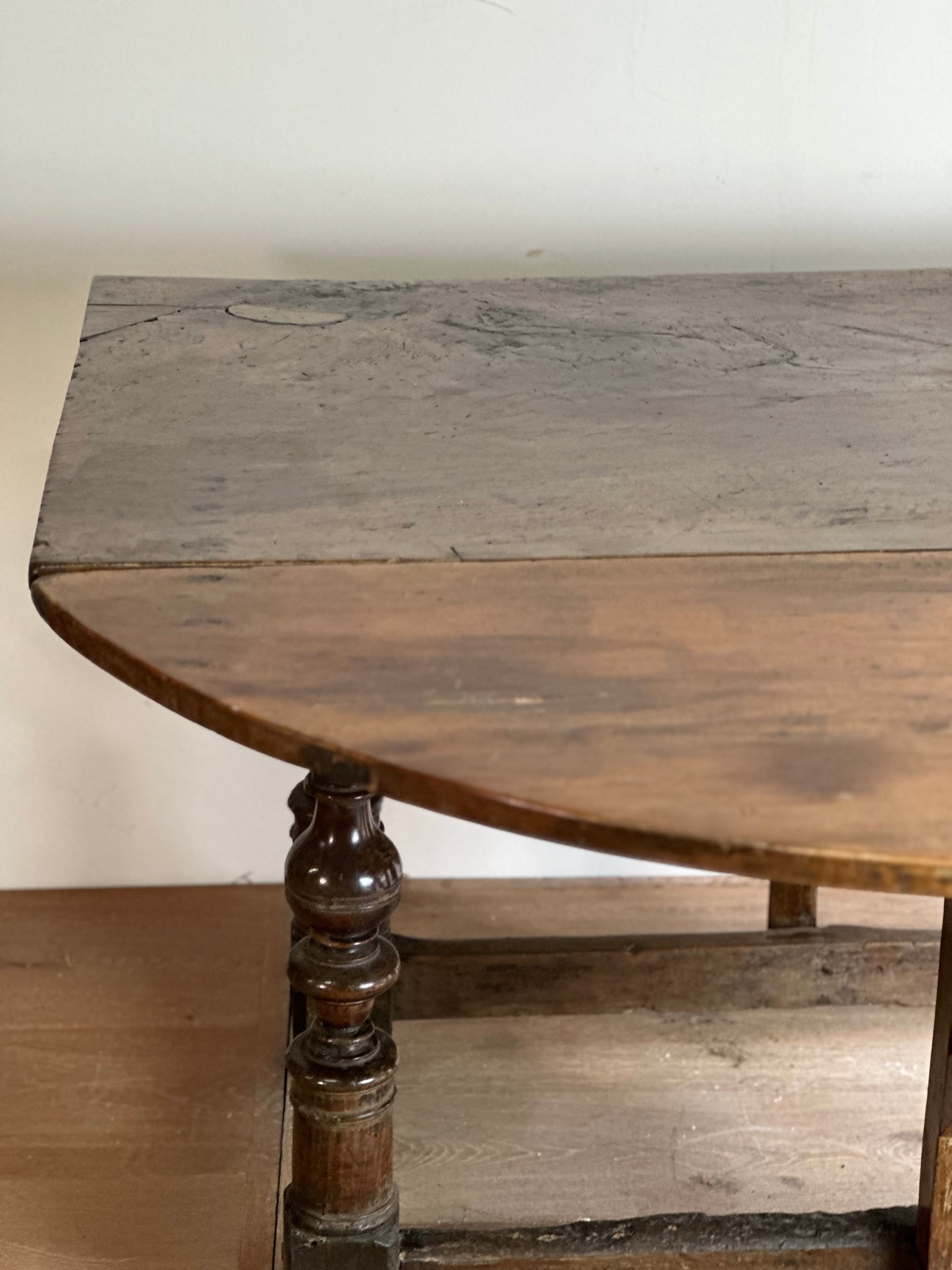 Tuscan Perugia Gate Leg Table c1760
