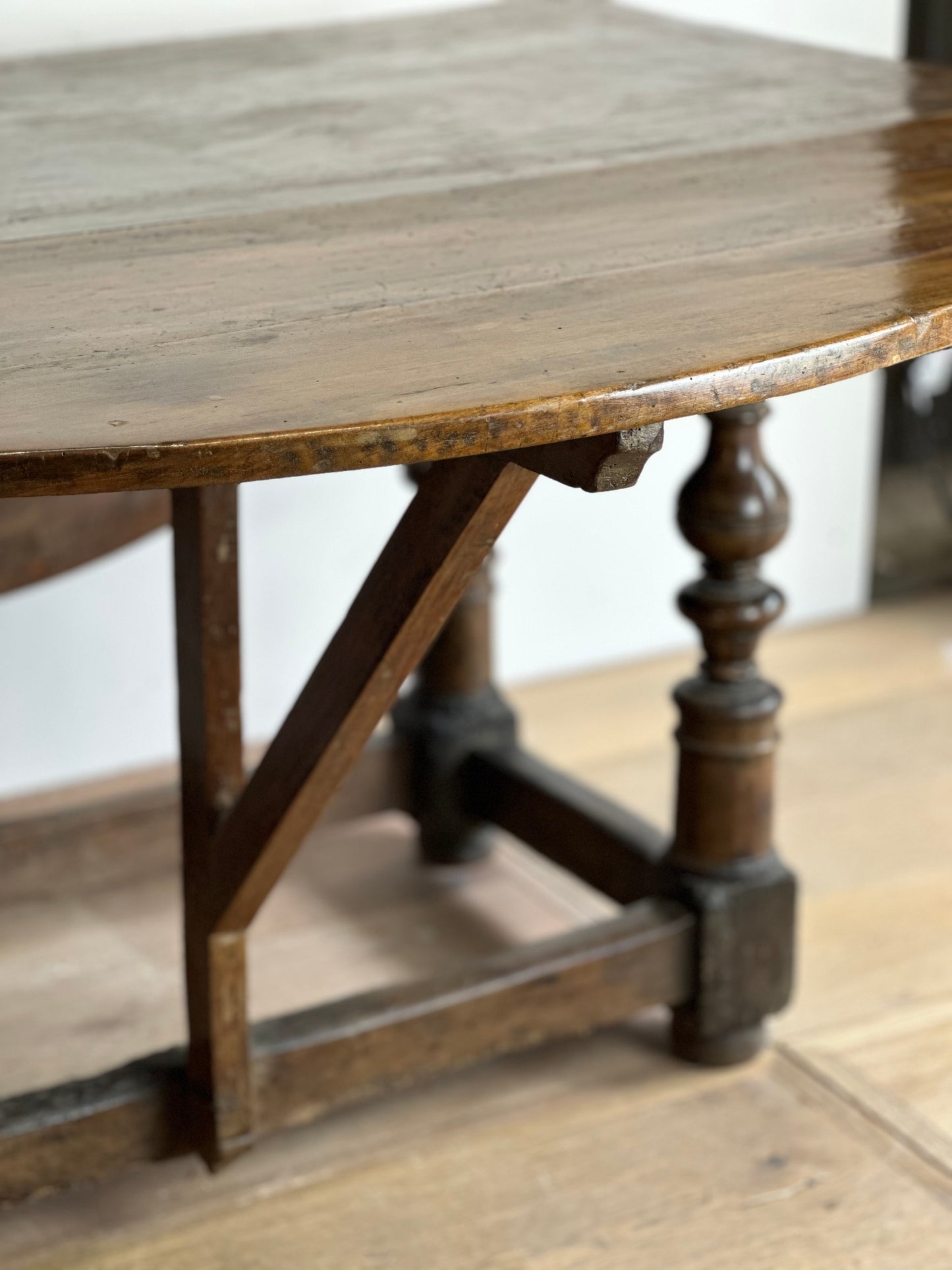 Tuscan Perugia Gate Leg Table c1760