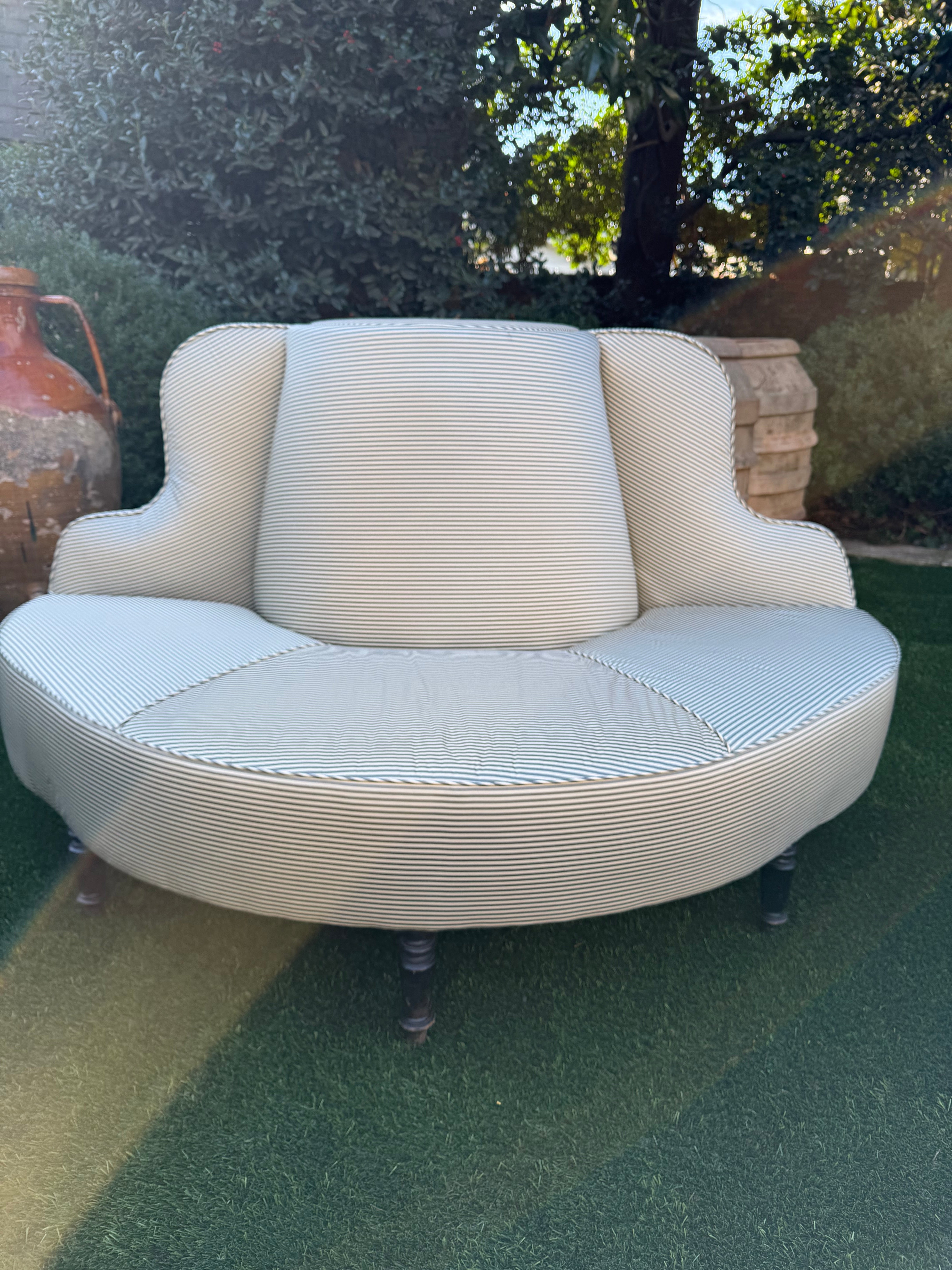 Parisian Canapé Demi-Circulaire