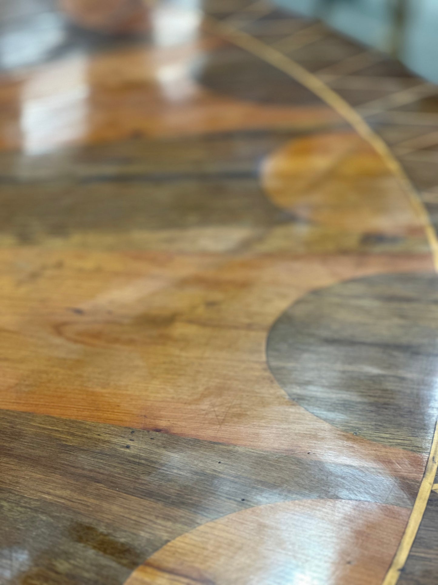 Italian Walnut With Tulip Wood Inlay Round Dining Table  c1820