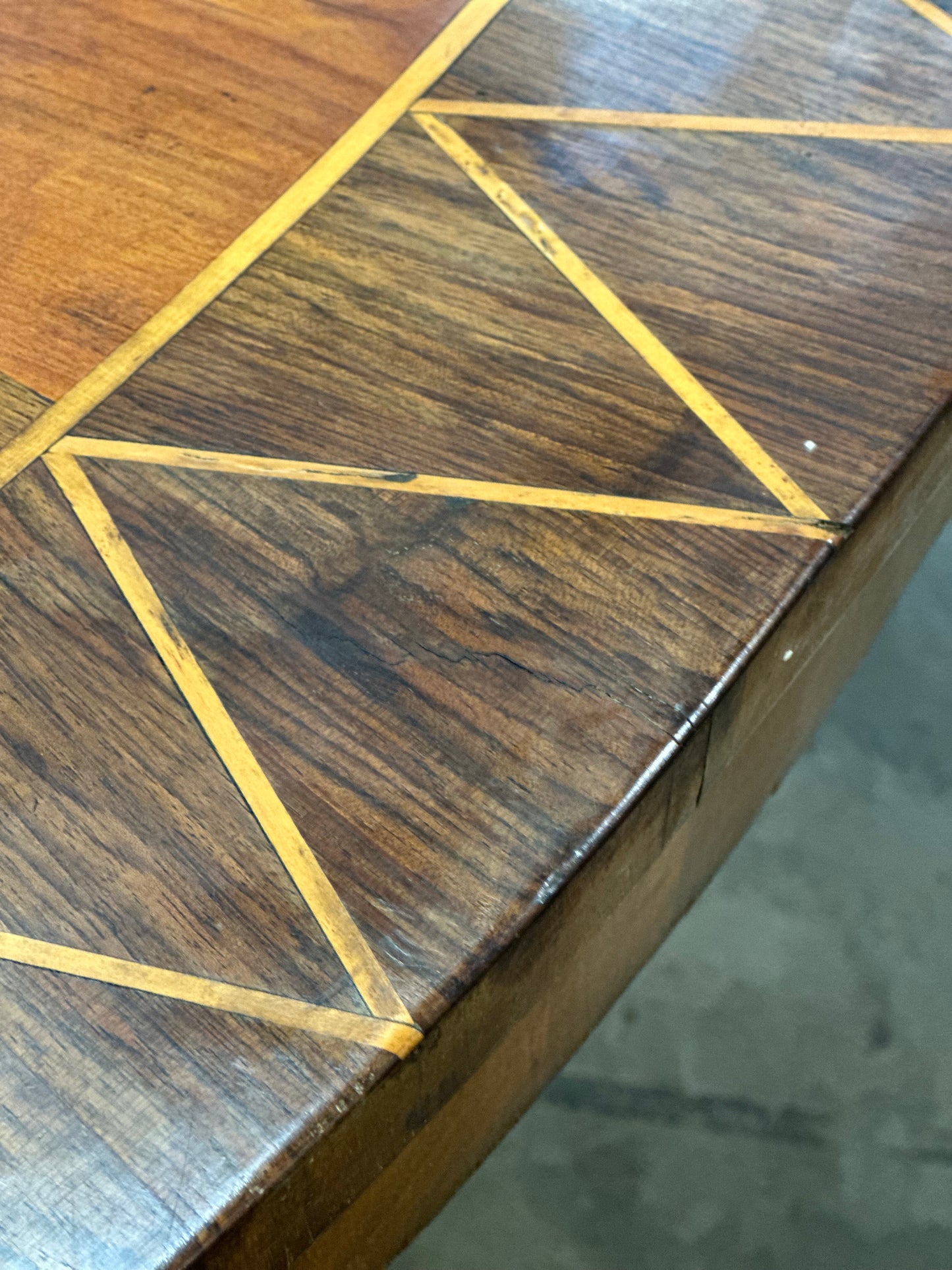 Italian Walnut With Tulip Wood Inlay Round Dining Table  c1820