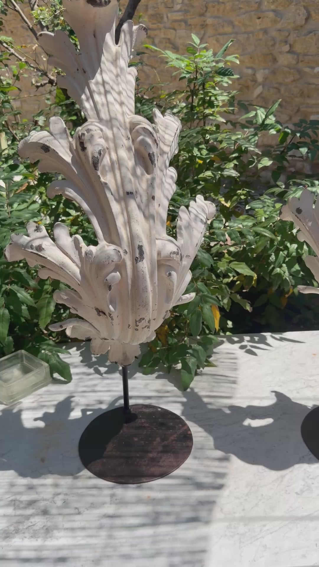 Load video: Metal Acanthus Leaf On Stand - France