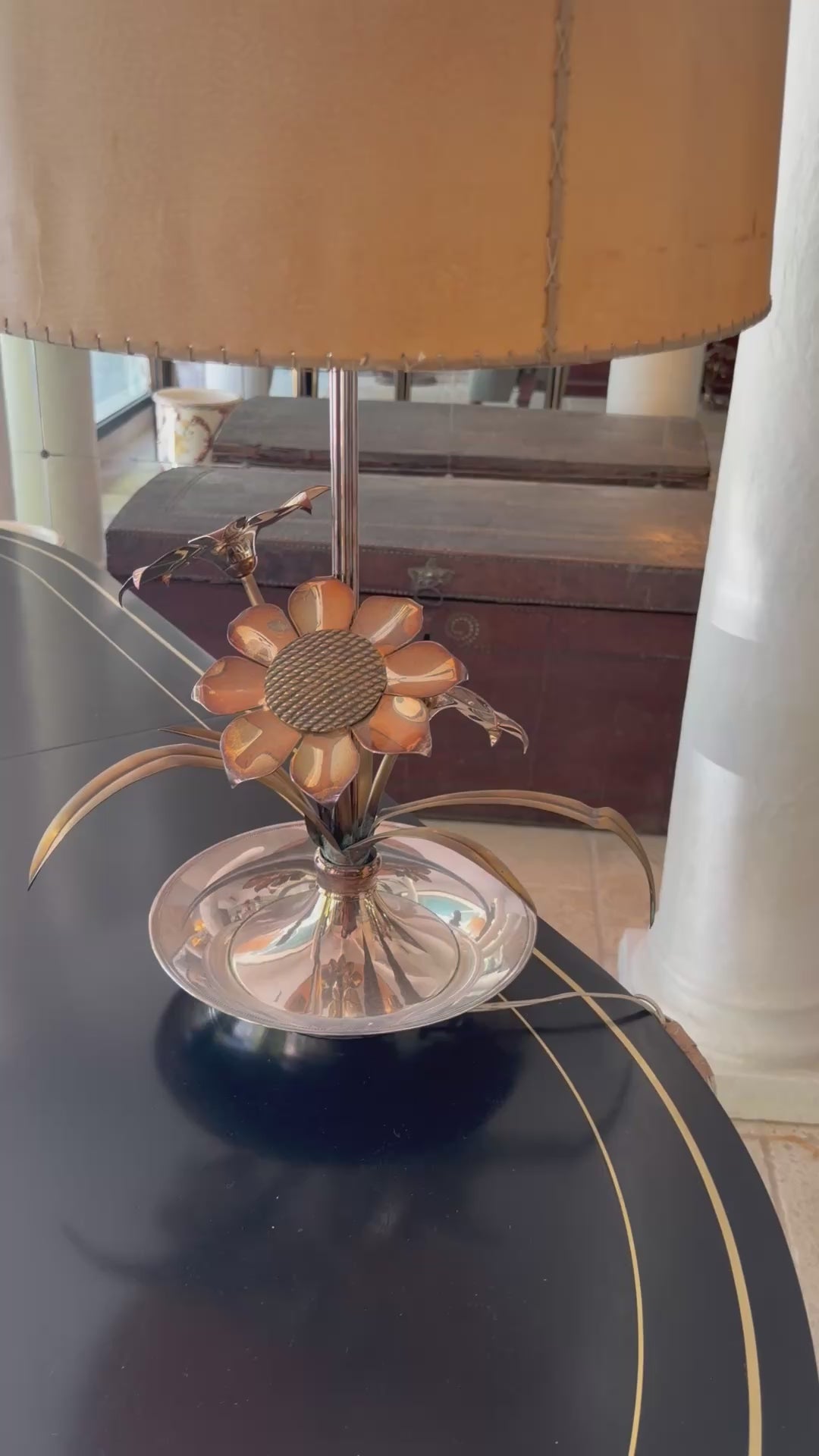 Load video: Le Tournesol Lamp - France